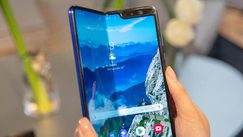 Ein Serienmodell des Samsung Galaxy Fold Tablet-Smartphone soll am 3. Mai 2019 auf den europäischen Markt kommen. Ein Serienmodell des Samsung Galaxy Fold Tablet-Smartphone soll am 3. Mai 2019 auf den europäischen Markt kommen.