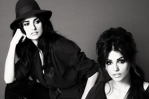 Doppelt sexy: Mónica (rechts) und Penélope Cruz mit Hut.