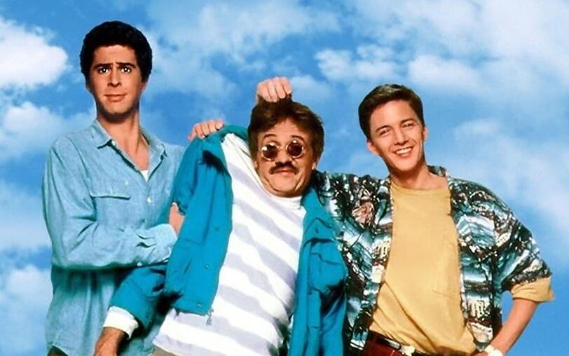 Ein derber Slapstick-Spaß: In "Immer Ärger mit Bernie" spielen Jonathan Silverman (links) und Andrew McCarthy zwei Versicherungsangestellte, die es mit der Leiche ihres Chefs (Terry Kiser, Mitte) zu tun bekommen. Ein derber Slapstick-Spaß: In "Immer Ärger mit Bernie" spielen Jonathan Silverman (links) und Andrew McCarthy zwei Versicherungsangestellte, die es mit der Leiche ihres Chefs (Terry Kiser, Mitte) zu tun bekommen.