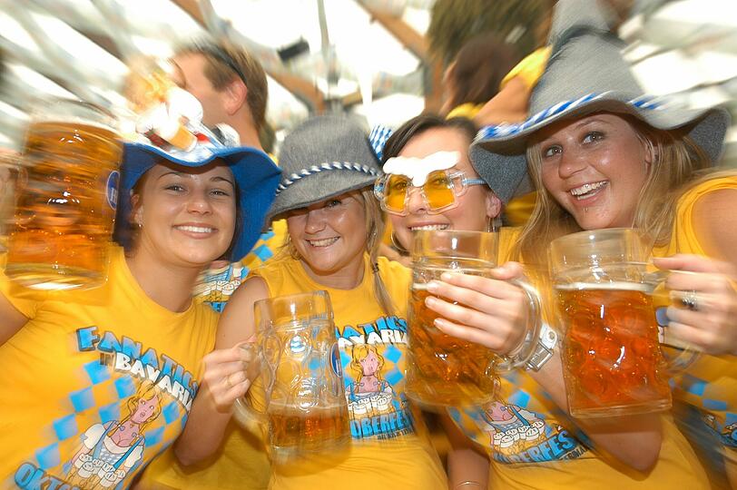 Aber wer hat das Feiern eigentlich erfunden? Wer einmal auf der Wiesn war weiß: Wir Münchner können's mit Abstand noch am besten krachen lassen. Wie diese Bilder vom Oktoberfest beweisen.