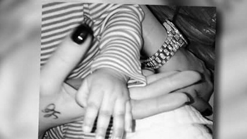Groß und klein: Die Hände von Khloé Kardashian und ihrer Nichte North West Groß und klein: Die Hände von Khloé Kardashian und ihrer Nichte North West