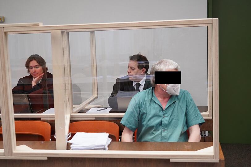 Angeklagt: Thomas S. mit seinen Anwälten.
