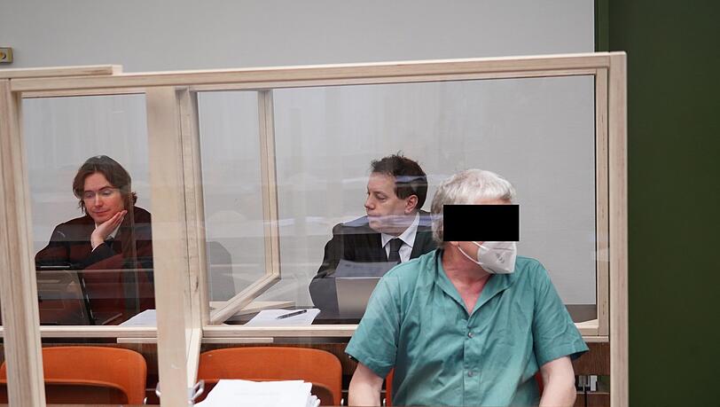 Angeklagt: Thomas S. mit seinen Anwälten. Angeklagt: Thomas S. mit seinen Anwälten.