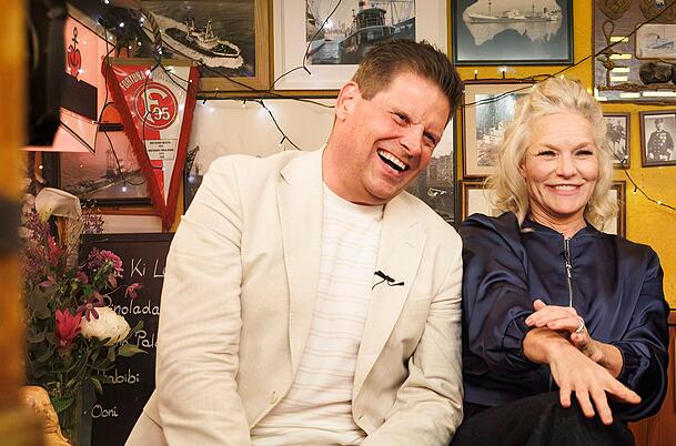 Beste Laune trotz - ehemaliger - dunkler Zeiten: Jan Ullrich zeigte sich bei "Inas Nacht" gegenüber Gastgeberin Ina Müller aufgeräumt, sympathisch und vor allem ehrlich: "Doping hat mich gekillt." Beste Laune trotz - ehemaliger - dunkler Zeiten: Jan Ullrich zeigte sich bei "Inas Nacht" gegenüber Gastgeberin Ina Müller aufgeräumt, sympathisch und vor allem ehrlich: "Doping hat mich gekillt."