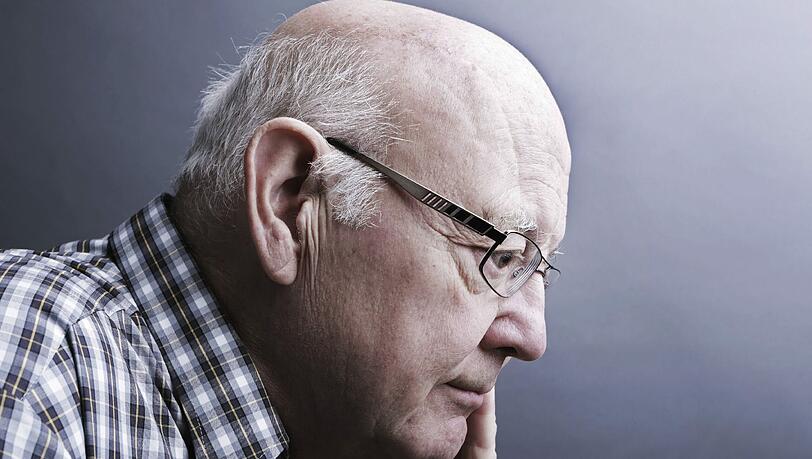 Blick ins Leere: Wer Depressionen hat, fühlt sich oft antriebslos, müde, hat Angstgefühle, kaum Appetit und leidet an Schlaflosigkeit. Blick ins Leere: Wer Depressionen hat, fühlt sich oft antriebslos, müde, hat Angstgefühle, kaum Appetit und leidet an Schlaflosigkeit.