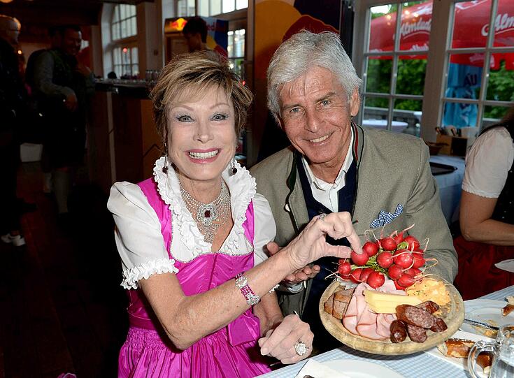 Brotzeit als Vorspeise: Antje-Katrin Kühnemann und Frederic Meisner.