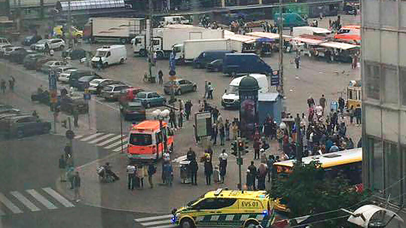 Nach einem Vorfall in Turku, bei dem mehrere Menschen niedergestochen wurden, haben die Behörden die Polizeipräsenz im Land erhöht.