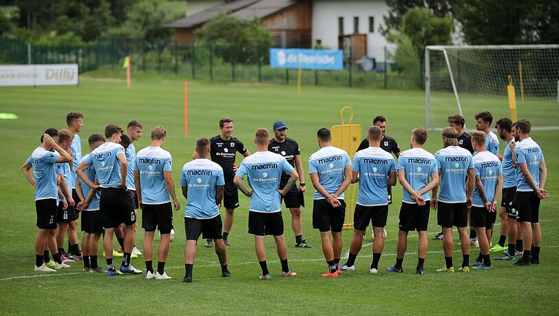 Daniel Bierofka macht die Spieler des TSV 1860 derzeit im Trainingslager in Windischgarsten fit. Daniel Bierofka macht die Spieler des TSV 1860 derzeit im Trainingslager in Windischgarsten fit.