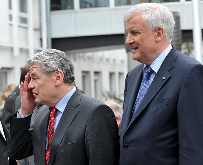 Der künftige Bundespräsident Joachim Gauck zu Besuch bei der CSU in München - die Bilder.