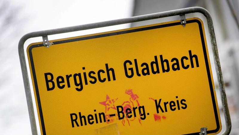 Im Missbrauchskomplex in Bergisch Gladbach verfolgen die Behörden auch die Verbreitung der Aufnahmen im Internet. Im Missbrauchskomplex in Bergisch Gladbach verfolgen die Behörden auch die Verbreitung der Aufnahmen im Internet.