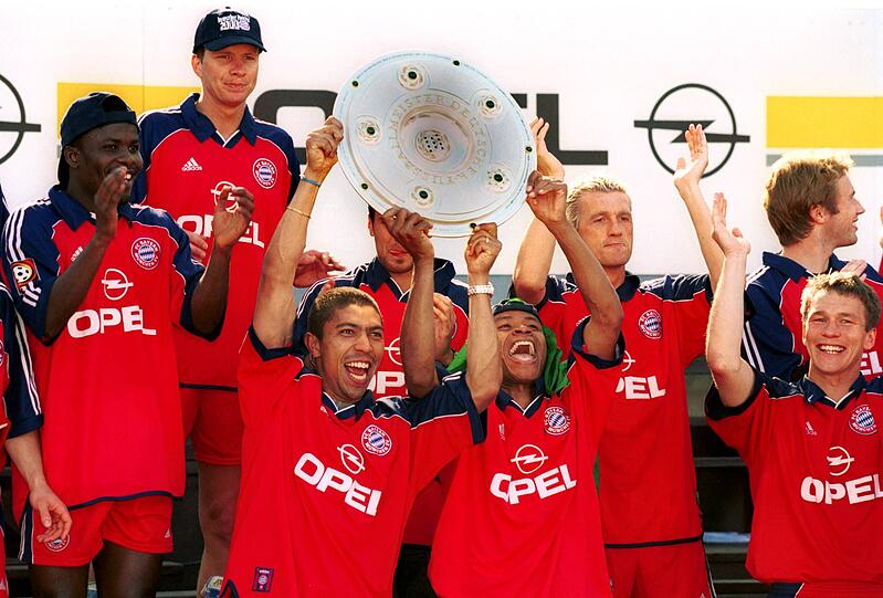 Sie alle sind am Sonntag beim Legenden-Derby dabei: Samuel Kuffour, Michael Tarnat, Giovane Elber und Paulo Sergio (v.l.). Klicken Sie sich in der Bilderstrecke durch den gesamten Legenden-Kader des FC Bayern.