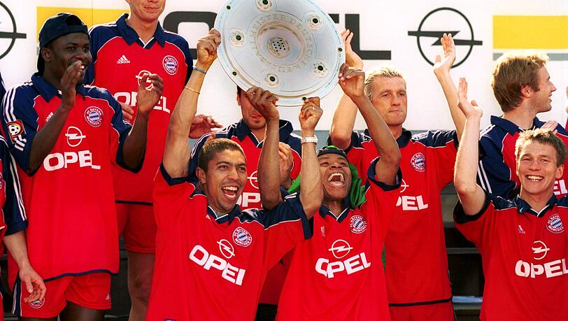 Sie alle sind am Sonntag beim Legenden-Derby dabei: Samuel Kuffour, Michael Tarnat, Giovane Elber und Paulo Sergio (v.l.). Klicken Sie sich in der Bilderstrecke durch den gesamten Legenden-Kader des FC Bayern. Sie alle sind am Sonntag beim Legenden-Derby dabei: Samuel Kuffour, Michael Tarnat, Giovane Elber und Paulo Sergio (v.l.). Klicken Sie sich in der Bilderstrecke durch den gesamten Legenden-Kader des FC Bayern.
