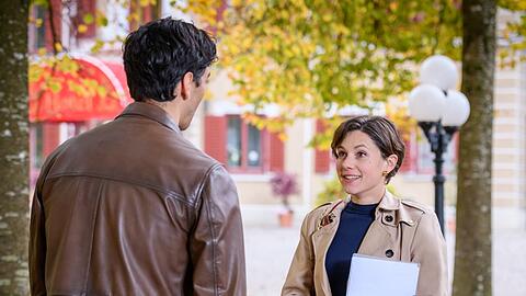 "Sturm der Liebe": Zwischen Leander und Eleni bleibt trotz Annäherung eine Unsicherheit.