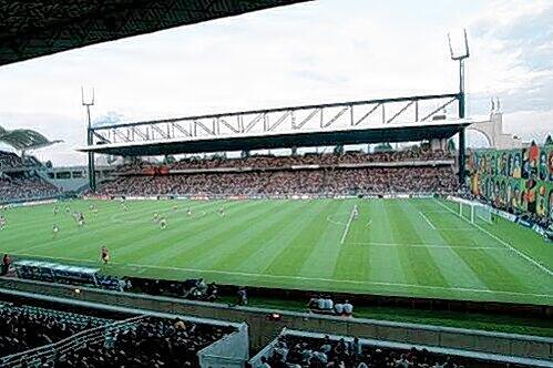 Das Stadion von Lyon ist zur WM 1998 renoviert worden. Hier empfängt Olympique seine Gegner.