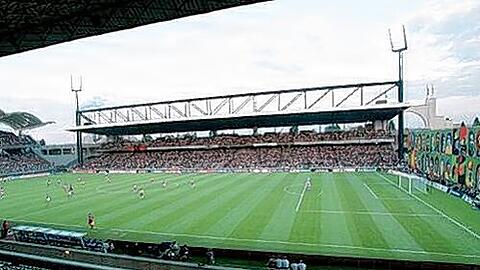 Das Stadion von Lyon ist zur WM 1998 renoviert worden. Hier empfängt Olympique seine Gegner.