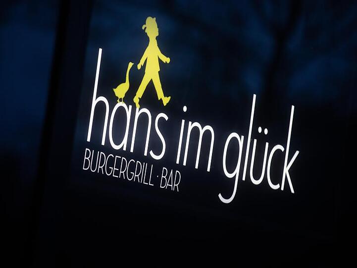 Blick auf eine Filiale der Burgerkette "Hans im Glück". Foto: Rolf Vennenbernd/dpa/Archiv