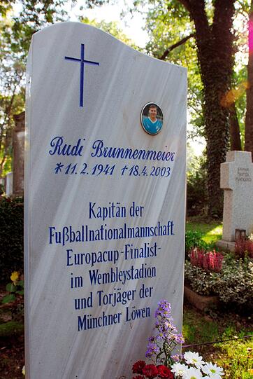 Am 18. April 2003 verstarb der ehemalige Kapitän der deutschen Nationalmannschaft.