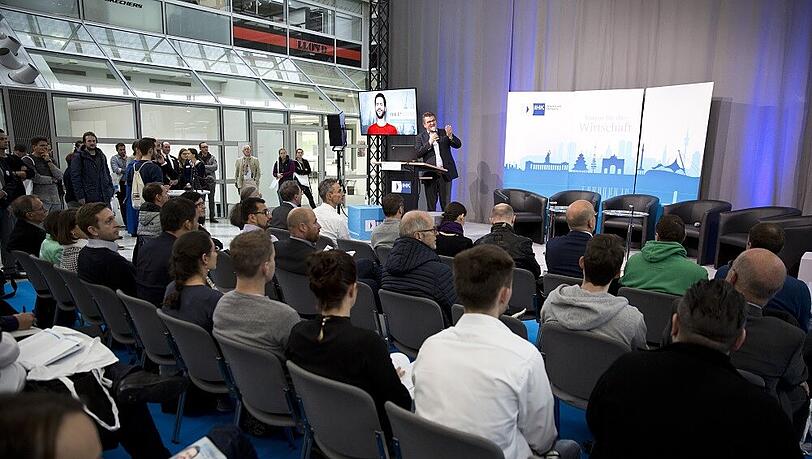 Am 9. November findet in München wieder die Gründermesse IHK EXISTENZ statt. Angeboten wird sie von der Industrie- und Handelskammer für München und Oberbayern (IHK) und richtet sich sowohl an Existenzgründer als auch an Jungunternehmer und Startups. Am 9. November findet in München wieder die Gründermesse IHK EXISTENZ statt. Angeboten wird sie von der Industrie- und Handelskammer für München und Oberbayern (IHK) und richtet sich sowohl an Existenzgründer als auch an Jungunternehmer und Startups.