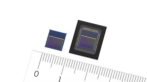Die neuen Bildsensoren von Sony, IMX500 (l) und IMX501.