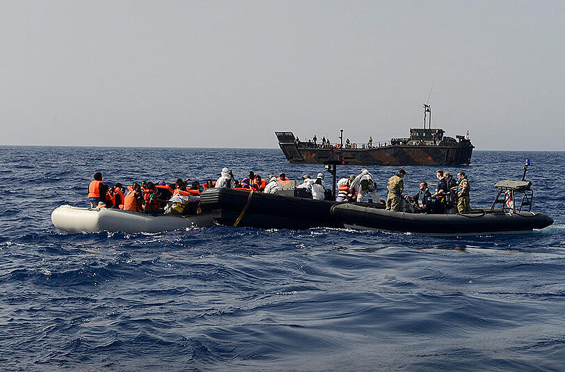 Der europäische Militäreinsatz gegen Schleuserkriminalität im Mittelmeer vor der libyschen Küste wurde von den EU-Außenministern gebilligt.