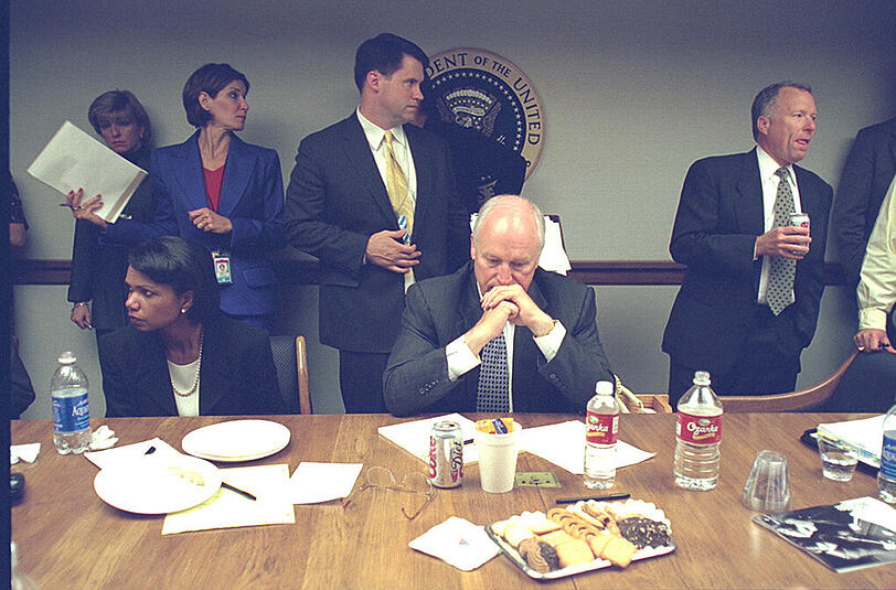 9/11 aus der Sicht der US-Regierung: Interne Fotos aus dem weißen Haus zeigen Vizepräsident Cheney, die Nationale Sicherheitsberaterin Condoleezza Rice, Außenminister Colin Powell und US-Präsident Bush am 11. September 2001.