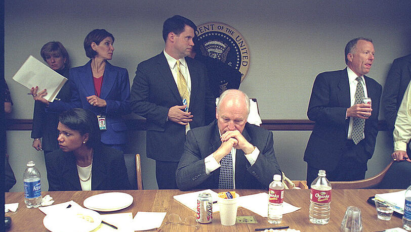 9/11 aus der Sicht der US-Regierung: Interne Fotos aus dem weißen Haus zeigen Vizepräsident Cheney, die Nationale Sicherheitsberaterin Condoleezza Rice, Außenminister Colin Powell und US-Präsident Bush am 11. September 2001. 9/11 aus der Sicht der US-Regierung: Interne Fotos aus dem weißen Haus zeigen Vizepräsident Cheney, die Nationale Sicherheitsberaterin Condoleezza Rice, Außenminister Colin Powell und US-Präsident Bush am 11. September 2001.