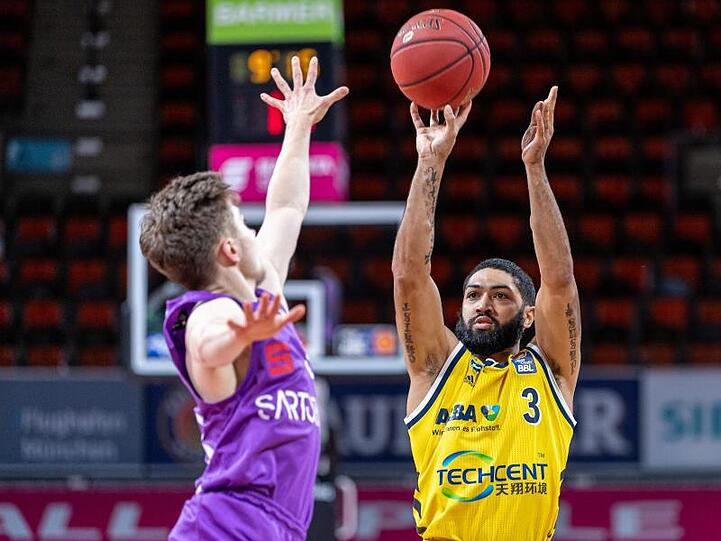 Spielmacher Peyton Siva (r) feierte mit Alba Berlin einen lockeren Sieg.