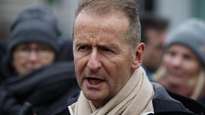 Herbert Diess, Vorstandsvorsitzender von Volkswagen, spricht zu Journalisten. Herbert Diess, Vorstandsvorsitzender von Volkswagen, spricht zu Journalisten.