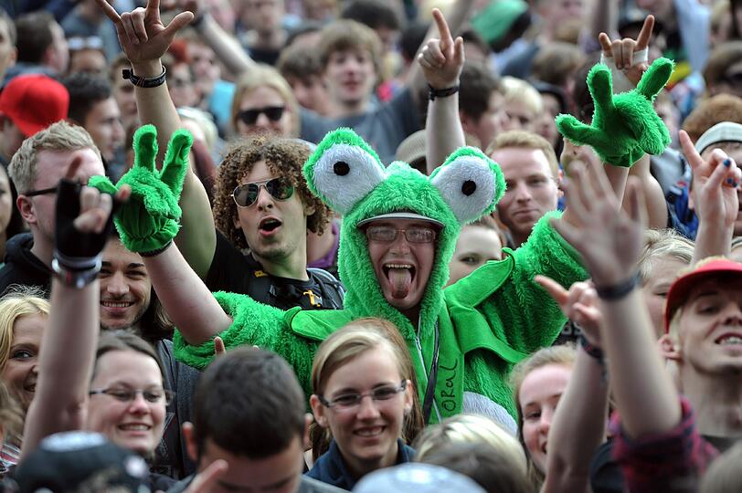 Wie schon zu Beginn erwähnt, sind Kostüme ganz groß: Hier der Rock-Frosch. (ohne Locken)