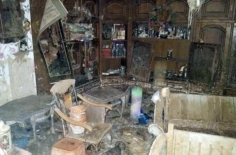 Müll, Exkremente, Tier-Kadaver: Die Bilder aus dem Horror-Haus sind kaum zu ertragen.