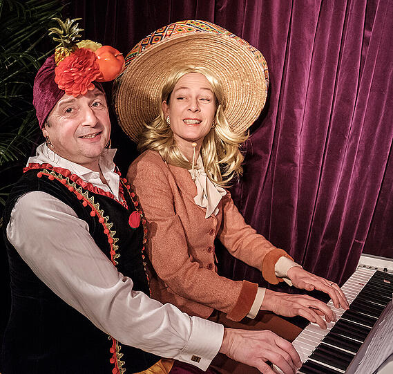 Sophie Mengele und Richard Wiedl mit der Musik-Revue für Peter Alexander im Hofspielhaus.