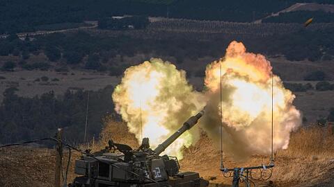 Die libanesische Schiitenmiliz Hisbollah hat von Israel besetztes Gebiet mit Raketen beschossen.
