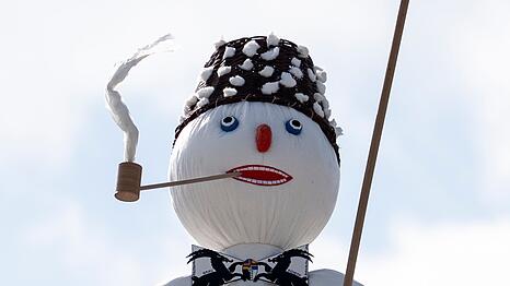 Die Verbrennung des "B&ouml;&ouml;ggs" geht auf eine lange Tradition der Z&uuml;nfte zur&uuml;ck.