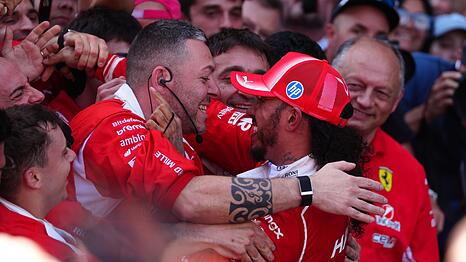 Zum ersten Mal gewinnt Lewis Hamilton im Ferrari.