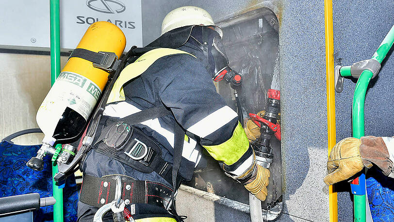 Der Brand war im Motorraum des Busses ausgebrochen.