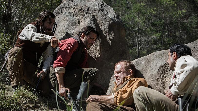 Jake Gyllenhaal (l.) als Desperado sowie Joaquin Phoenix, John C. Reilly als die Sisters Brothers und Riz Ahmed als Chemiker mit der Goldformel