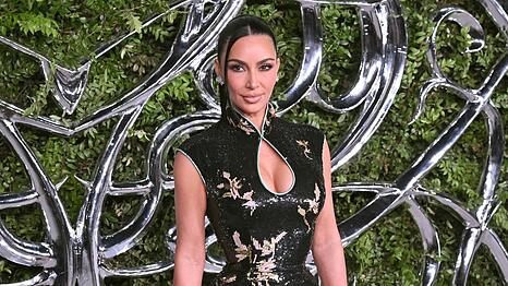 Kim Kardashian war bis 2022 mit Pete Davidson zusammen. Erst 2026 konnte mit Lewis Hamilton wieder ein Mann ihr Herz erobern.