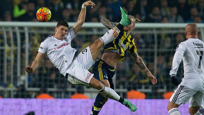 Mario Gomez hat mit Besiktas Istanbul das Derby verloren. Mario Gomez hat mit Besiktas Istanbul das Derby verloren.