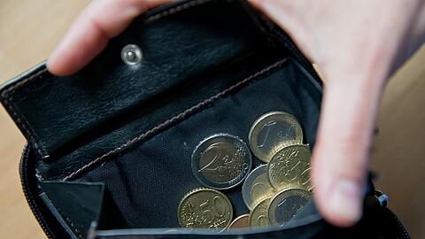 Er hatte kaum noch Geld dabei, aber die Erpresser forderten mehrere hundert Euro.