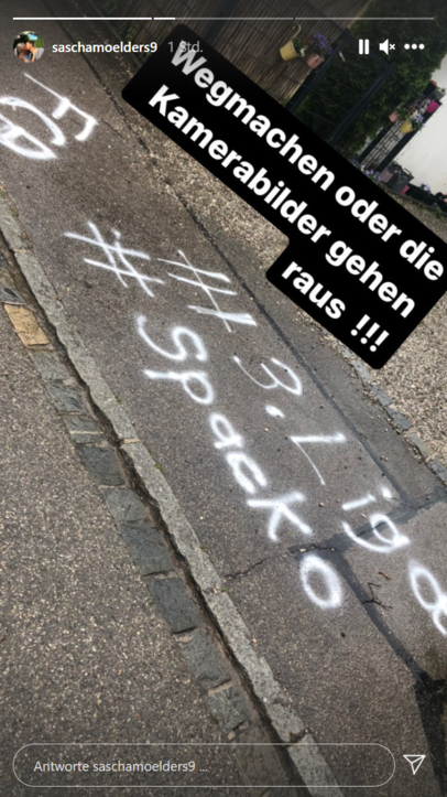 Diese Botschaft hinterließen Unbekannte auf dem Gehweg. Diese Botschaft hinterließen Unbekannte auf dem Gehweg.