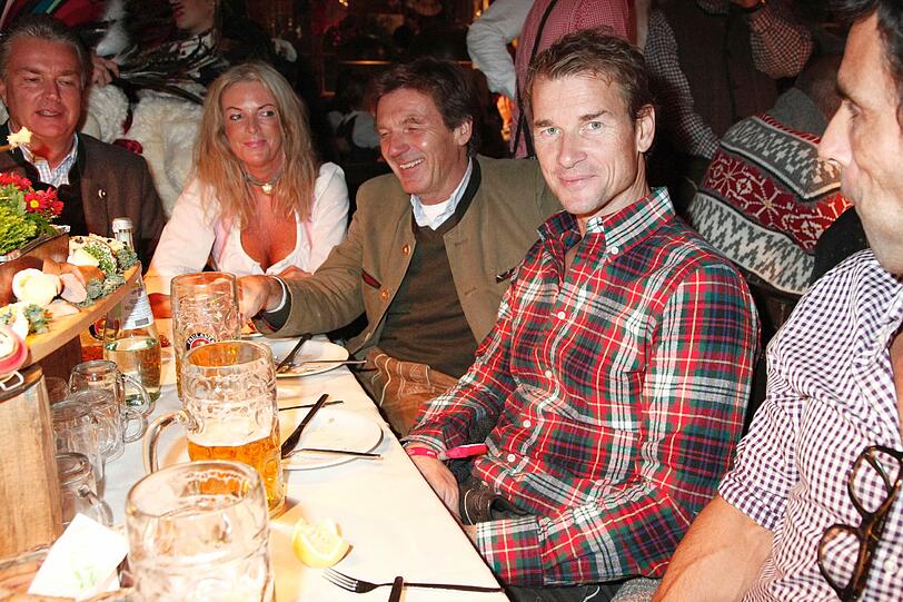 Ganz zurückhaltend sitzt er da im Käferzelt, der ehemalige DFB-Torwart Jens Lehmann.
