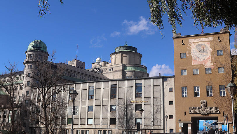 Auf Höhe der Zenneckbrücke, die von der Zeppelinstraße zum Deutschen Museum führt könnte eine Haltestellen der neuen Linie sein, so die Idee. Auf Höhe der Zenneckbrücke, die von der Zeppelinstraße zum Deutschen Museum führt könnte eine Haltestellen der neuen Linie sein, so die Idee.