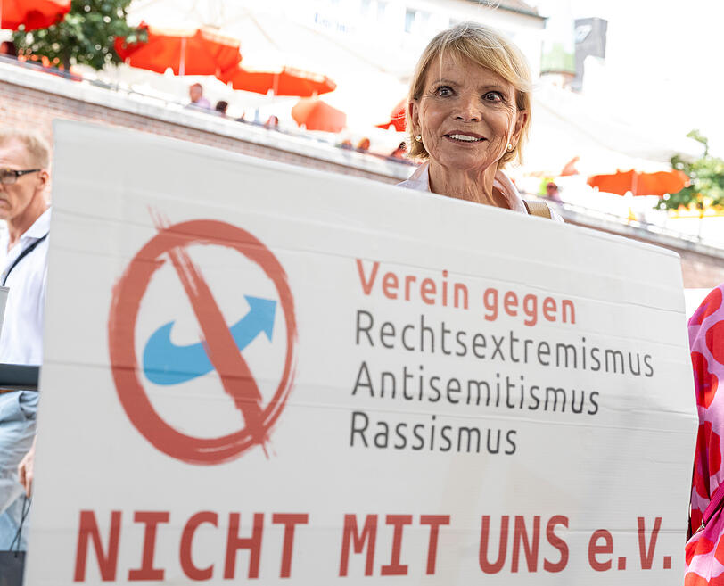 Die Schauspielerin Uschi Glas im letzten Jahr während einer Unterschriften-Aktion gegen Hass und Rassismus.