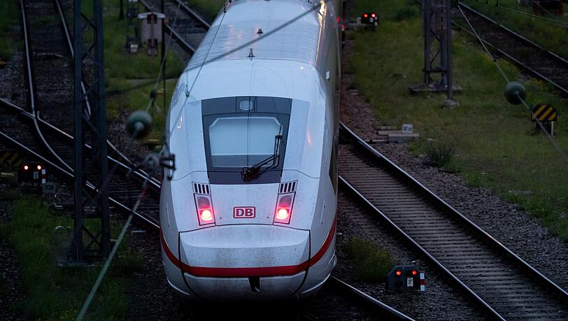 Die Deutsche Bahn stellt ihren Fahrplan um. (Symbolbild) Die Deutsche Bahn stellt ihren Fahrplan um. (Symbolbild)