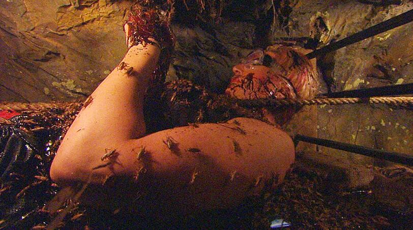 Auf dem Rücken auf einer Lore liegend muss sie sich an einem Seil durch den Tunnel ziehen. Der Tunnel ist in fünf Abschnitte unterteilt, in jedem befindet sich ein Stern &ndash; und wie gewohnt tummeln sich dort auch diverse andere Tunnelbewohner.