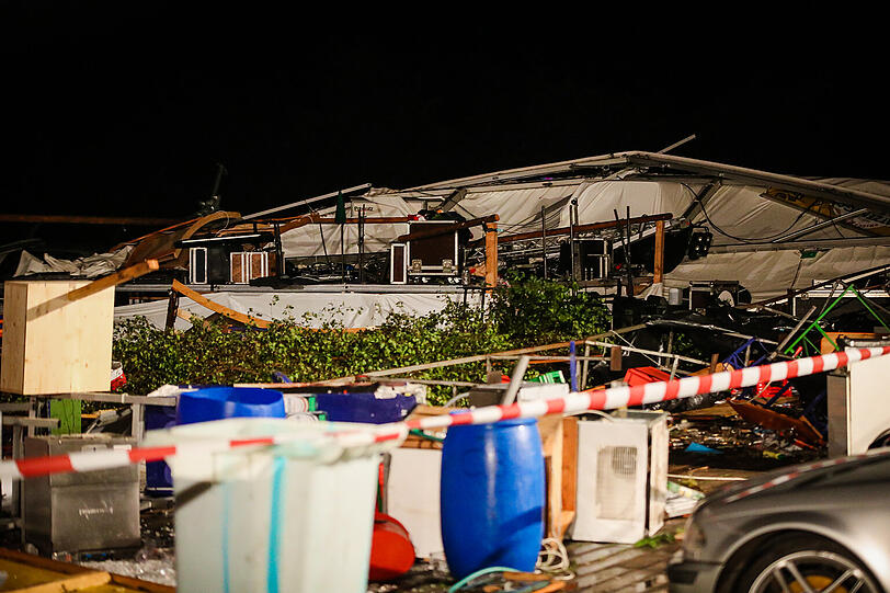 Das schwere Unwetter forderte bei einem Österreichischen Feuerwehr-Fest zwei Todesopfer. Die Bilder vom Unglücksort.