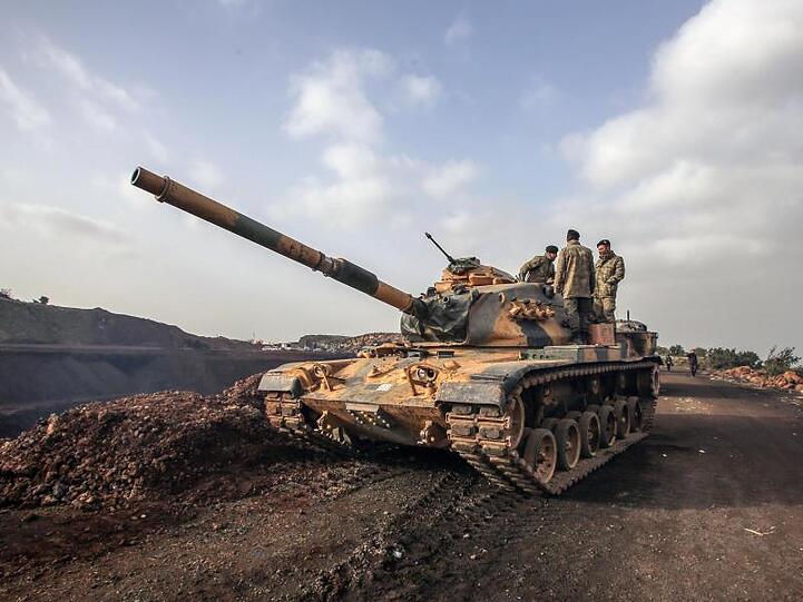 Ein Panzer der türkischen Armee in der nordsyrischen Stadt Afrin.