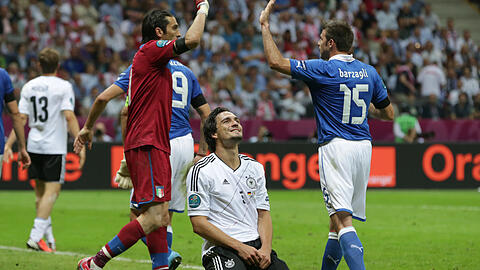 Unterlegen: Mats Hummels (M., vor Italiens Buffon und Barzagli).