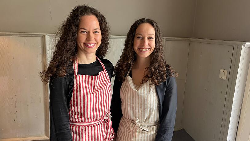 Die Schwestern Marisa (l.) und Natalie Bruno zaubern in den K&uuml;chen ihrer G&auml;ste italienische Men&uuml;s.