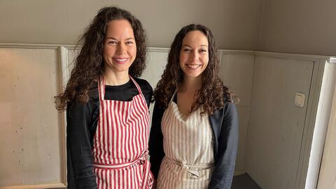 Die Schwestern Marisa (l.) und Natalie Bruno zaubern in den K&uuml;chen ihrer G&auml;ste italienische Men&uuml;s.